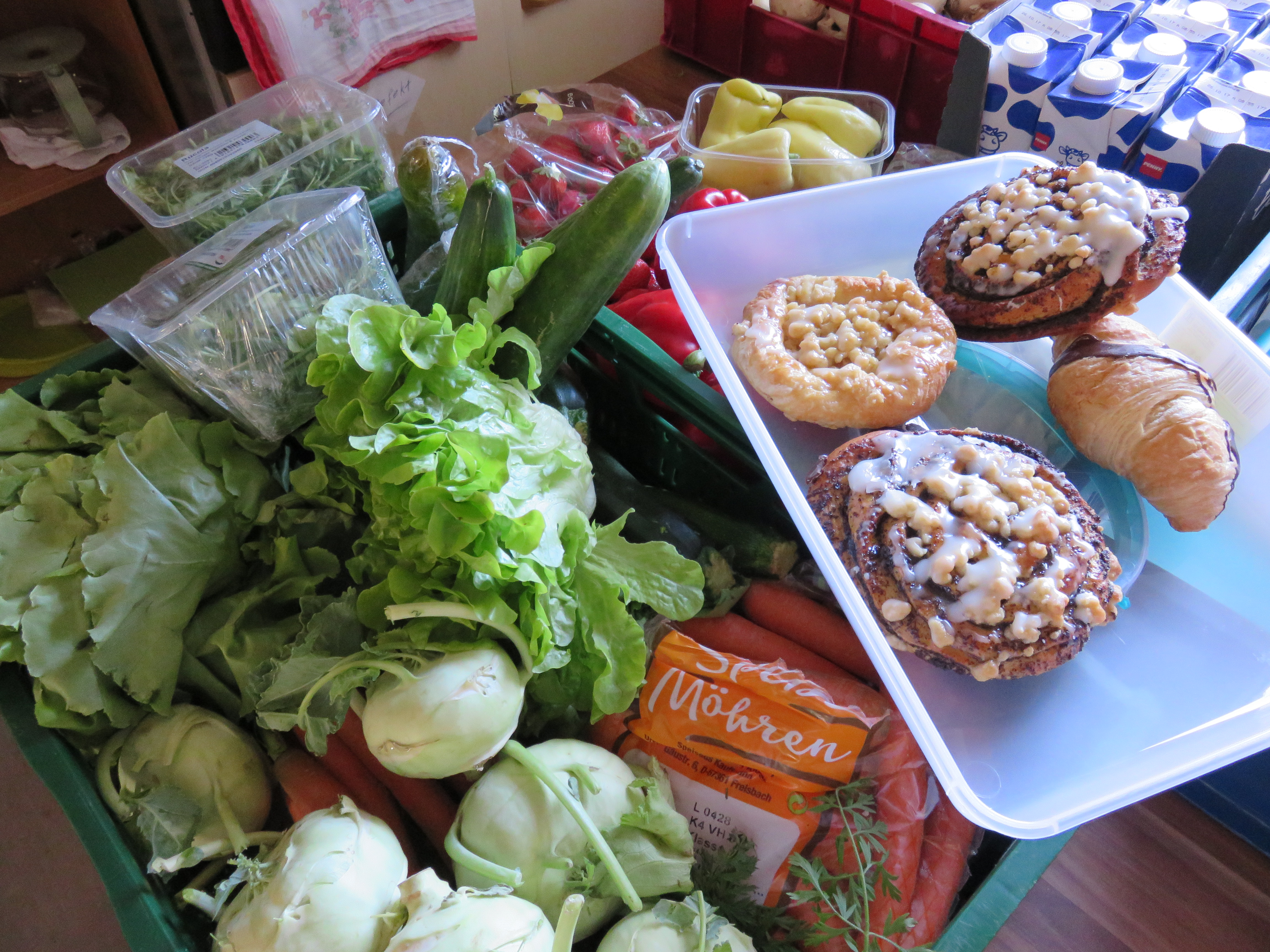 Lebensmittelspenden von Supermärkten und Bäckereien